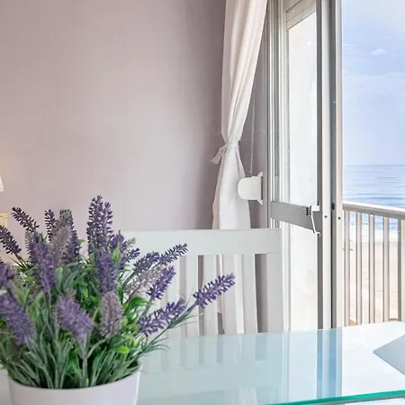 Cozy Beachfront 2b Apartment *